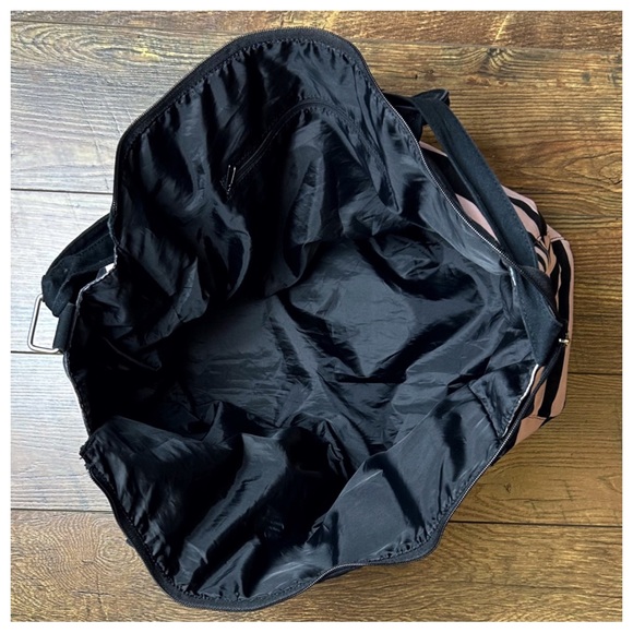 Victoria’s Secret Signature Stripe Weekender Duffle & Pouch - Picture 6 of 12